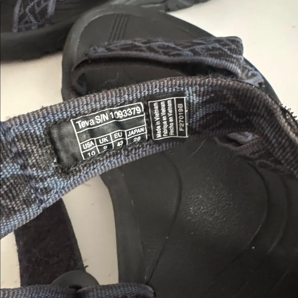 Teva Men's Black Patterned Sandals EUC